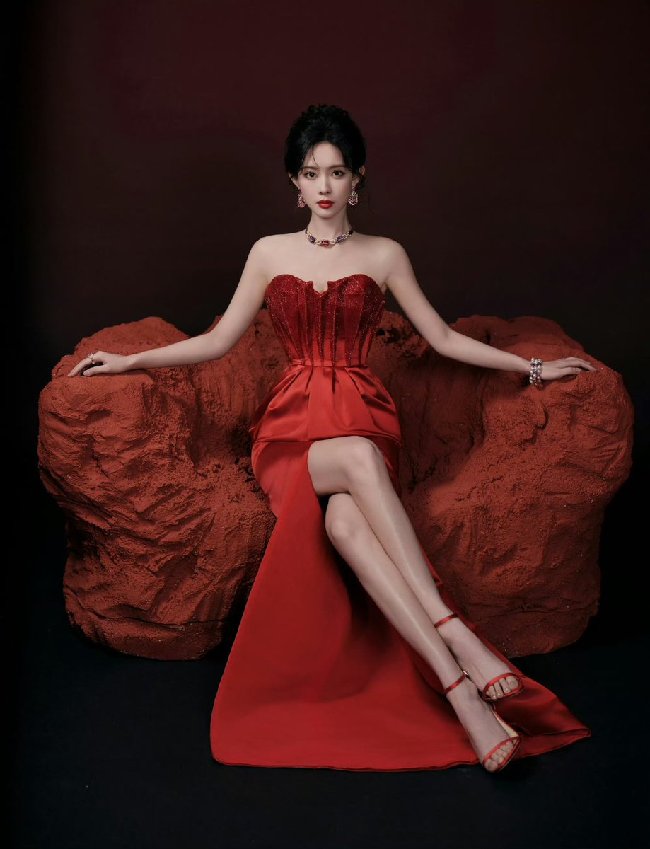 bai_lu_twh's tweet photo. #MengZiyi #ZoeyMeng #孟子义 🇨🇳💘💘💘
Meng Ziyi attended her latest BVLGARI event wearing a fire-red couture dress #TonyWard
#Bvlgari
📺#RoyalRumors
📺#Blossom
📺#ThePrincessGambit
gorgeous💘💘💘
spectacular💘💘💘 https://t.co/E0VvsJKt4i