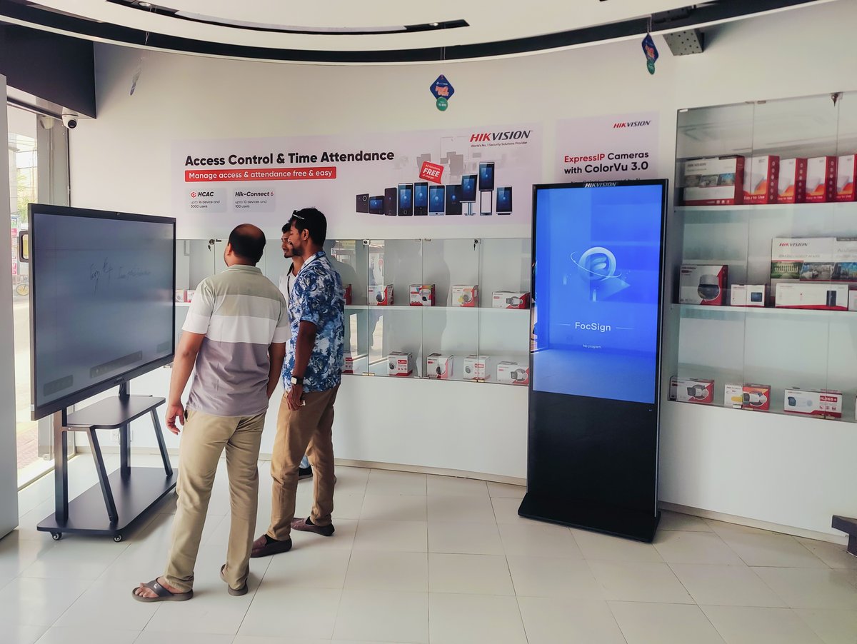 RyansComputers's tweet image. 📹 Hikvision Experience Zone – Kushtia ✨
Visitors exploring CCTV &amp;amp; smart solutions at our branch.
📍 Kushtia Branch
🔗 ryans.com/page/branches/…

#RyansComputers #Hikvision #Kushtia #CustomerMoment