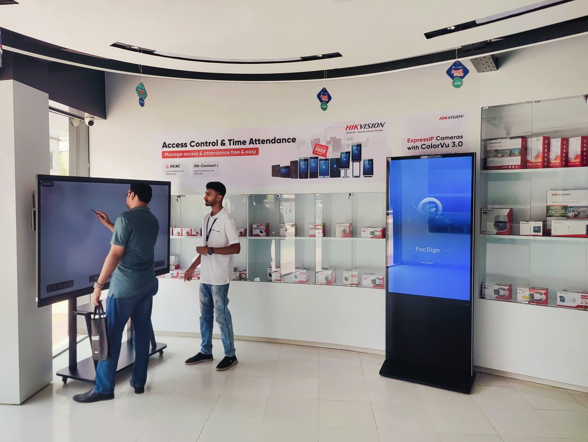RyansComputers's tweet image. 📹 Hikvision Experience Zone – Kushtia ✨
Visitors exploring CCTV &amp;amp; smart solutions at our branch.
📍 Kushtia Branch
🔗 ryans.com/page/branches/…

#RyansComputers #Hikvision #Kushtia #CustomerMoment