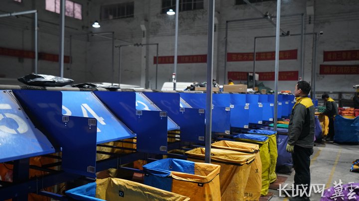 SchkathSchramm's tweet image. Unboxed my new tech gadget—sleek design, instant setup, and it works like a charm!  #TechUnboxing #NewGadgetVibes