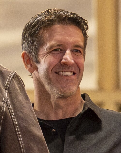 Jawad1332994's tweet image. John Ternus: Apple’s New CEO! 📱
In a historic shift, Apple names John Ternus as CEO, succeeding Tim Cook. The tech world is buzzing with expectations for Apple’s next era in AI.
📍 Source: Argaam
 #Apple #JohnTernus #TechNews