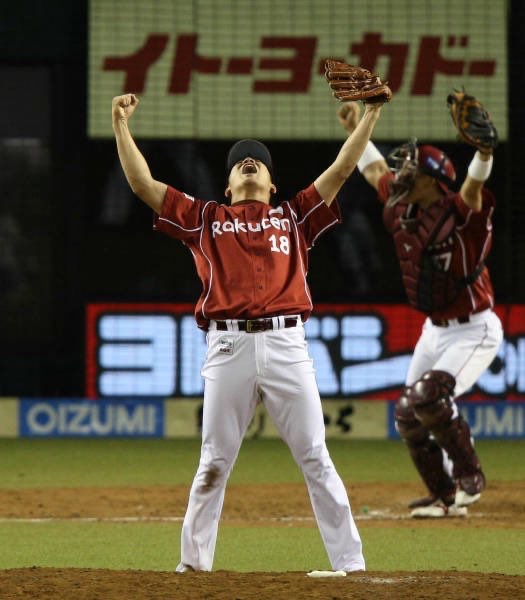 bozu_108's tweet photo. 東北楽天ゴールデンイーグルスの暗黙のルール選手権

最優秀賞
2桁得点した次の日の試合がすごく不安になる

金賞
攻撃中に満塁になったからって手放しに喜んではいけない

入賞
マスコットが教えるお絵描き教室がガチ過ぎる

入賞
誰がなんと言おうと
勝利の女神は久保史緒里であること https://t.co/DRNtHfzSjh