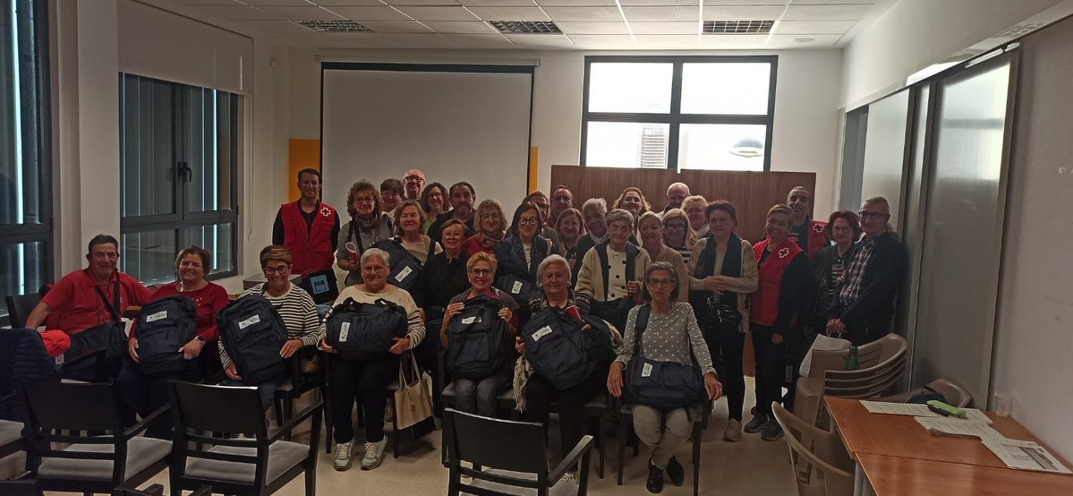 La semana pasada celebramos en El Perelló un taller de preparación ante desastres junto a Tyrius e impartido por <a href="/CruzRojaEsp/">Cruz Roja Española</a> .  

Los asistentes que acudieron a las dos jornadas recibieron un cuaderno de preparación 📘 y una mochila kit de emergencia 🎒.