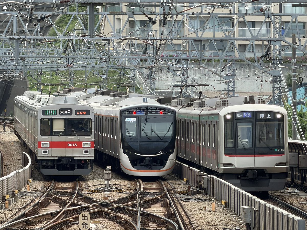 hanage___3150's tweet photo. 今日初めて溝の口駅に行ってきた。
中目黒駅みたいに引き上げ線があるから列車並びが見れていいねっ🫰 https://t.co/XPpmgatflV