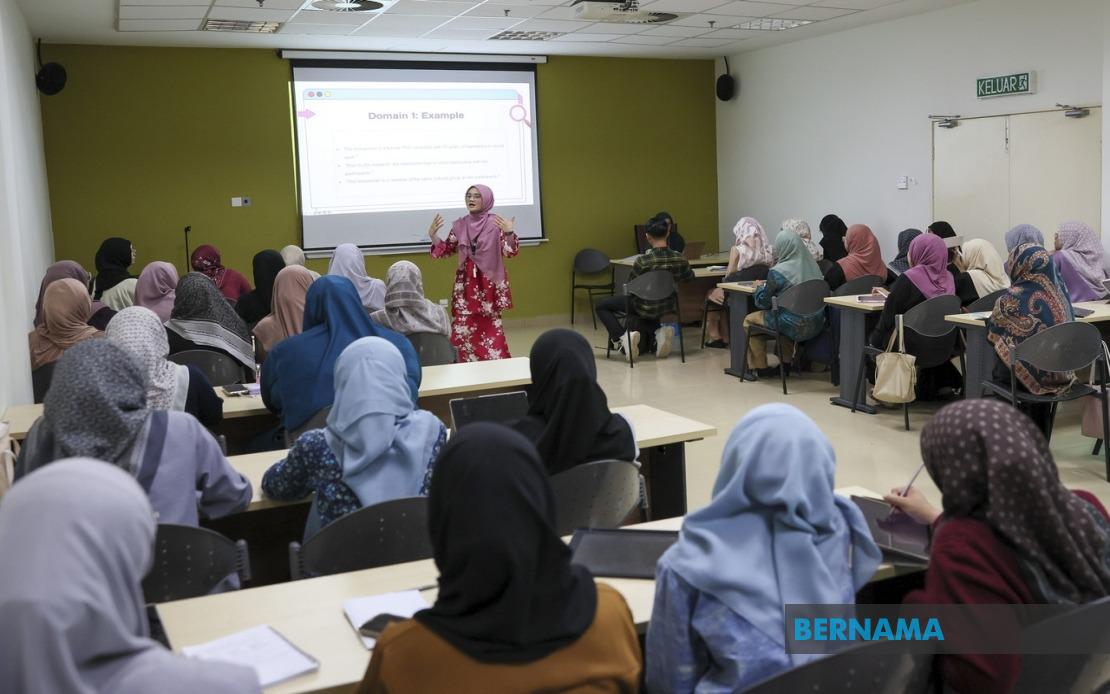 bernamadotcom's tweet image. [Thoughts] Forecasting the shape of future education 

bernama.com/en/thoughts/ne… 

#BernamaNews 
#thoughts 
#futureeducation