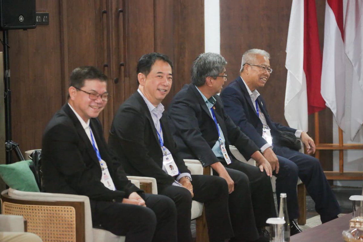 Ketua Umum DPP PKB, Gus Muhaimin, menerima kunjungan delegasi Malaysian Chinese Association (MCA) di Kantor DPP PKB, Jakarta. Dalam pertemuan tersebut, Gus Muhaimin menyampaikan apresiasi atas kunjungan dan semangat kebersamaan yang ditunjukkan, sebagai wujud saling mengenal dan