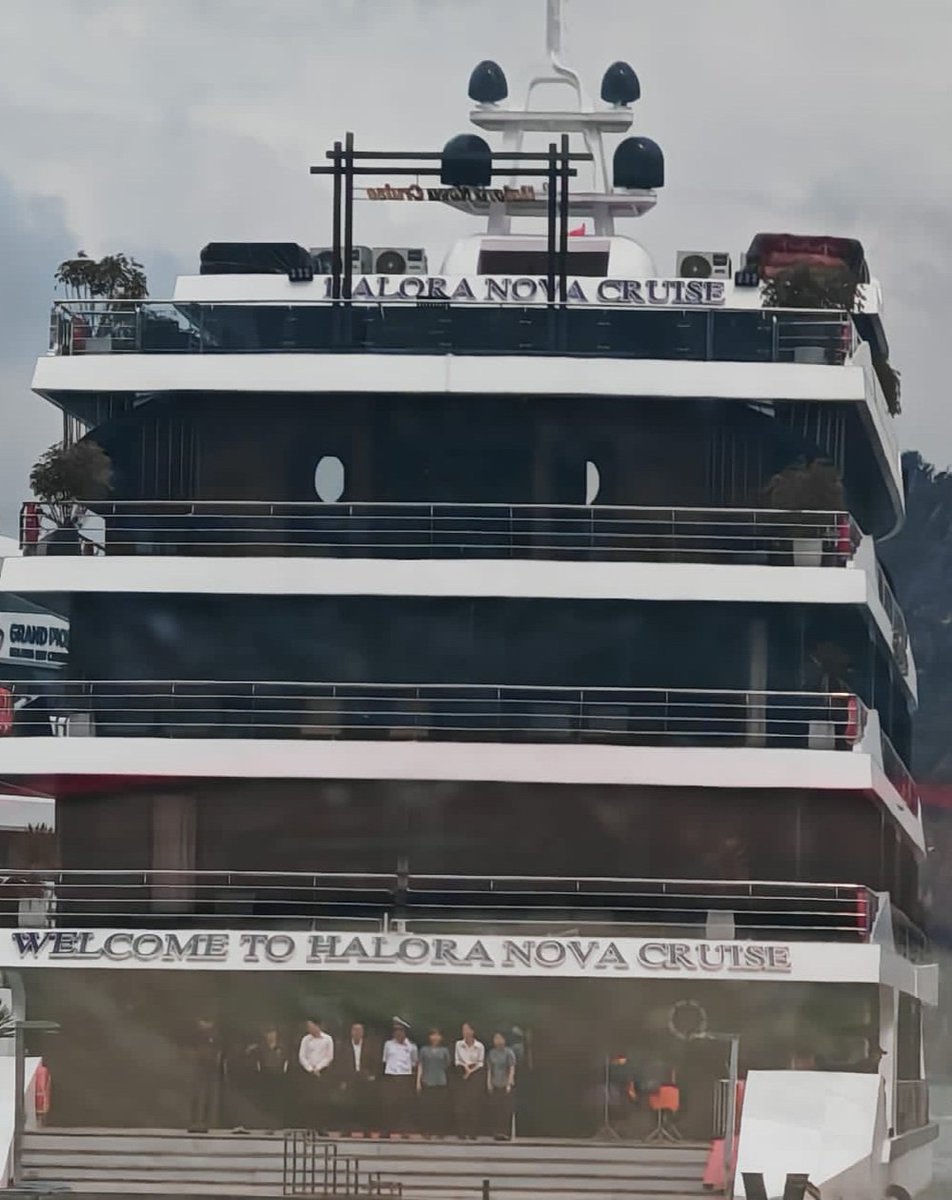 Sukani123's tweet image. So langsam nähert sich unsere Reise ihrem Ende.
Unsere letzte Station wird Hanoi sein. Aber vorher haben wir uns noch ein kleines Sahnehäubchen gegönnt: Eine 3-Tage Mini-Cruise in der Halong-Bucht.
3 Tage gemütlich durch dieses Naturwunder geschippert werden...
#Vietnam ❤️