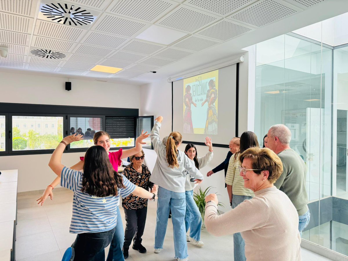 FPoncemar's tweet photo. Hemos compartido una convivencia muy especial con los alumnos del IES Ros Giner con quienes habíamos intercambiado cartas 💌 y ha sido un verdadero placer conocernos en persona.
Muchas gracias al @ies_rosginer por participar en esta actividad intergeneracional que nos llena el❤️ https://t.co/yL2qilIK3D