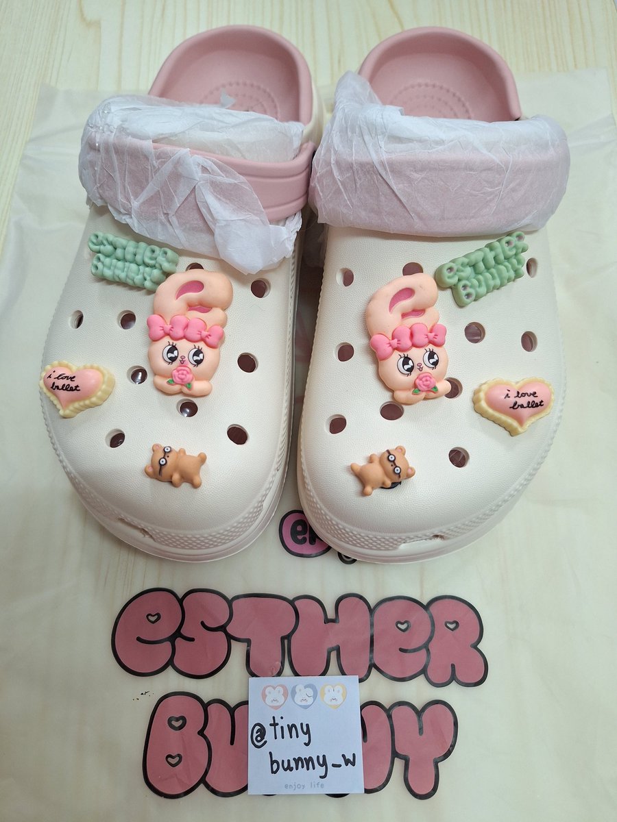 tinybunny_w's tweet photo. ส่งต่อค่ะ รองเท้าแตะ Esther Bunny x Roving Fox ของใหม่ไม่เคยใช้ค่ะ ซื้อมาเก็บค่ะ size 38 นะคะ 380 บาท ส่งฟรีค่า #ส่งต่อ #ส่งต่อของใช้ #โล๊ะตู้ #ตลาดนัดestherbunny #estherbunny
#ตลาดนัดเอสเธอร์บันนี่ #เอสเธอร์บันนี่ #รองเท้าแตะ #รองเท้าแตะหัวโต https://t.co/gd2CEsaLz5
