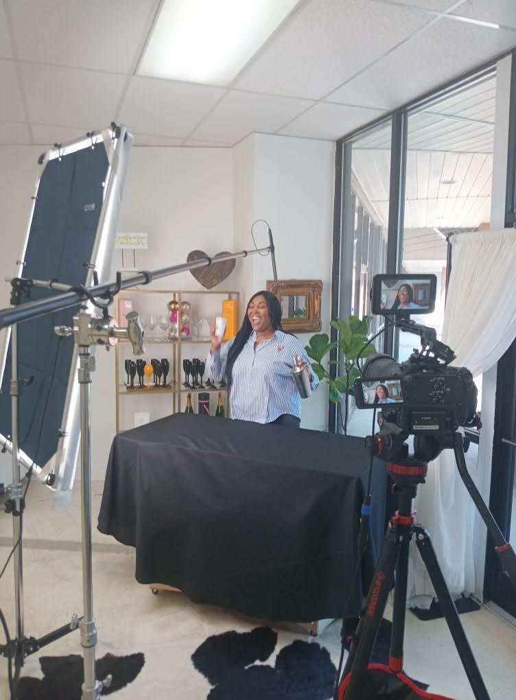 IamCharlita_'s tweet image. I always have fun on set 🎬📽🎞🎥 🎭  #actorsgang #actorslife #losangeles  #califonia