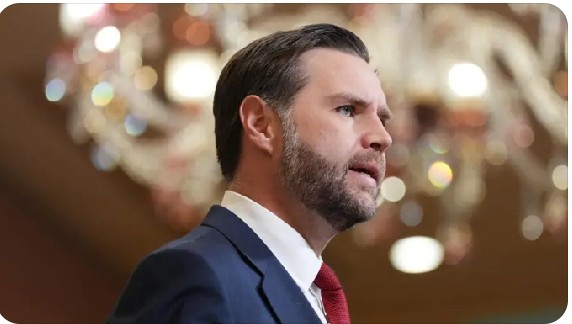 JiyaAale's tweet image. اسلام آباد ایک بار پھر عالمی توجہ کا مرکز 👀
جے ڈی وینس کی آمد، شہباز شریف کی قیادت میں امن کے لیے بڑی پیش رفت
#Breaking #Islamabad #JDVance #Peace #DéporMirandés