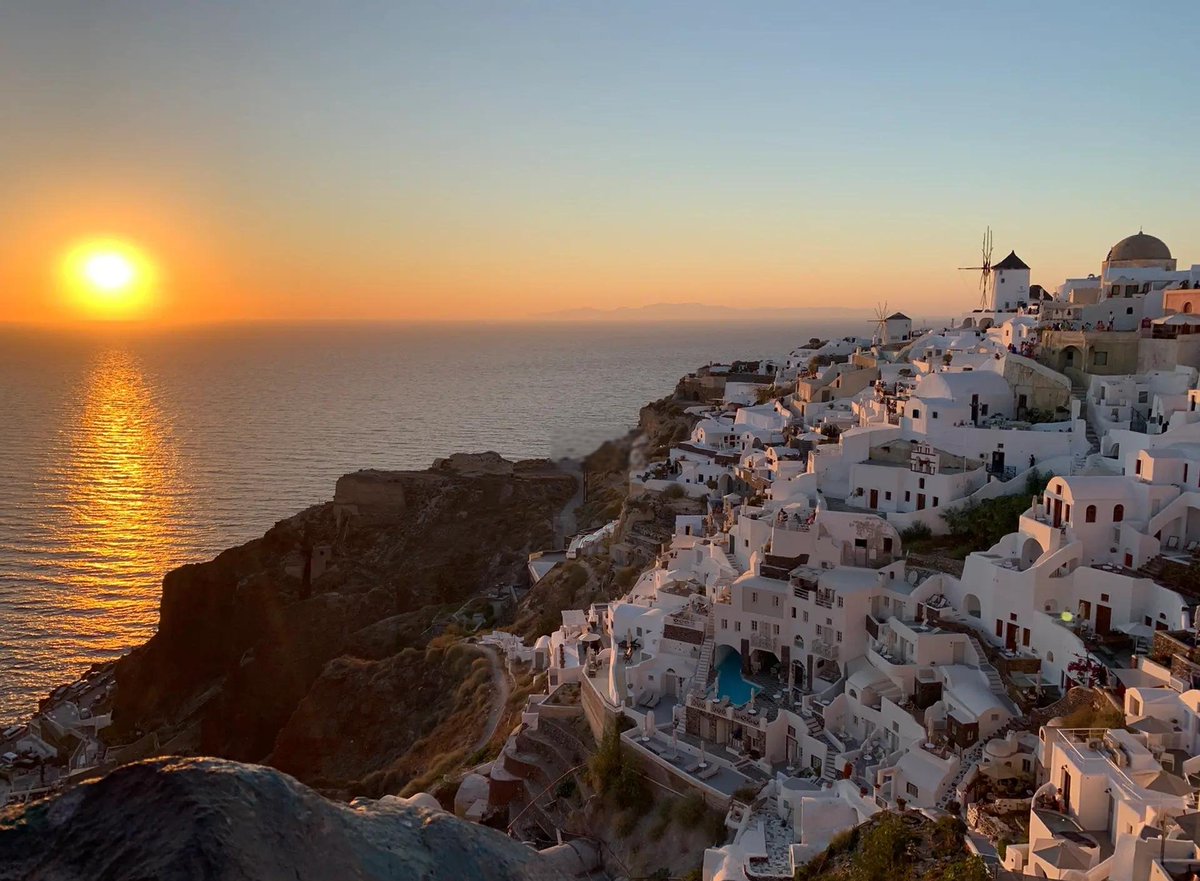 Eziz53505013's tweet image. Chasing sunsets in Santorini  Salt air, white-washed villages, and wine that tastes like summer. Every corner feels like a postcard—proof that magic exists in the little moments.  #SantoriniVibes #Wanderlust