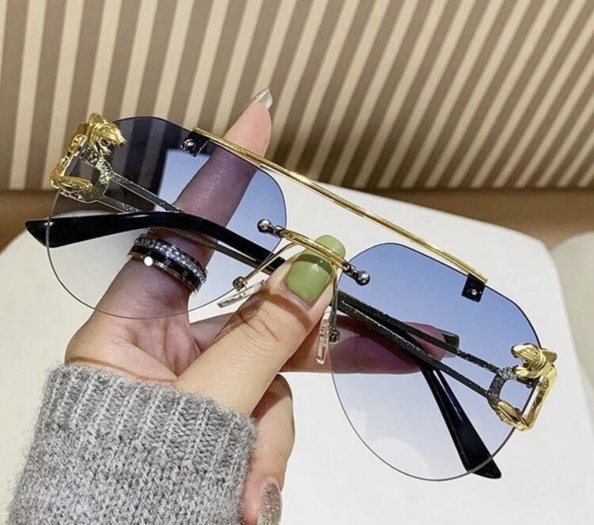 SunglassboothL's tweet image. Available😍
📞 56913900
Deliveries in town, Khubetsoana &amp;amp; Naleli, literekeng re nelehetsa likoloi 
#Lstwitter