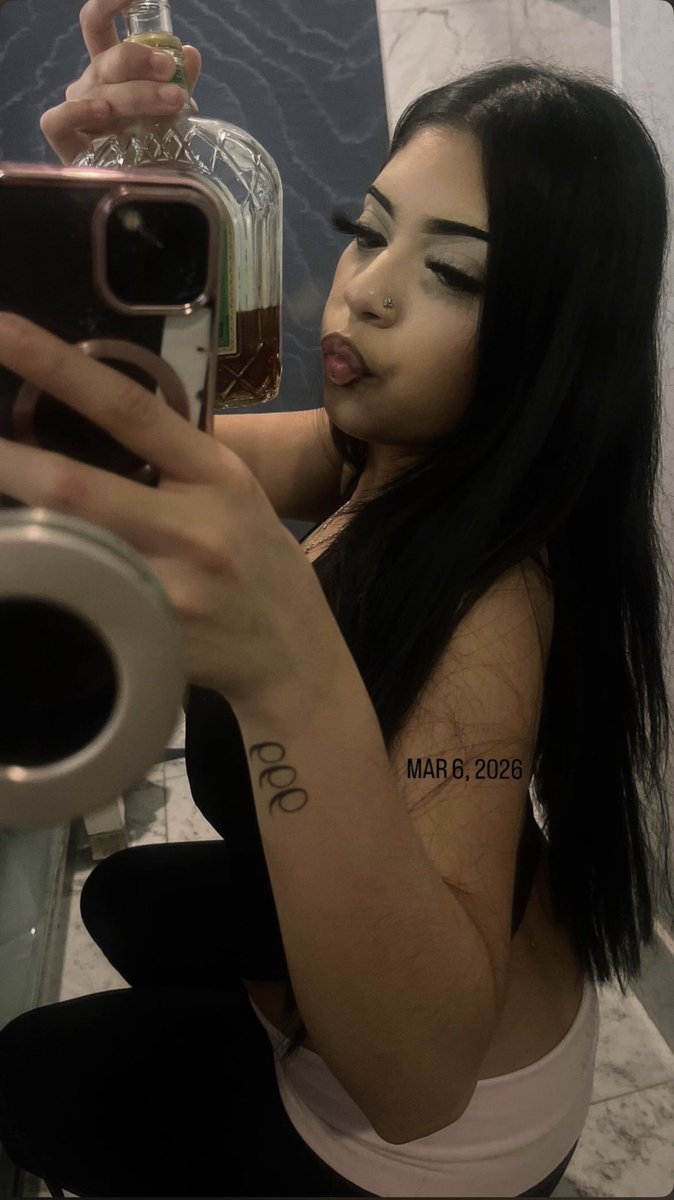 userr222pretty's tweet photo. Anyone trying link up in Seattle ?😍 $150 for one hour $300 for two hours upfront payment Apple Pay and Venmo 😩 #horny #buyingmeets #sellingmeets #buyingcontent #afterdark #carsex #buyingmeetsWa #pussy #ass https://t.co/CwYu3eTgou