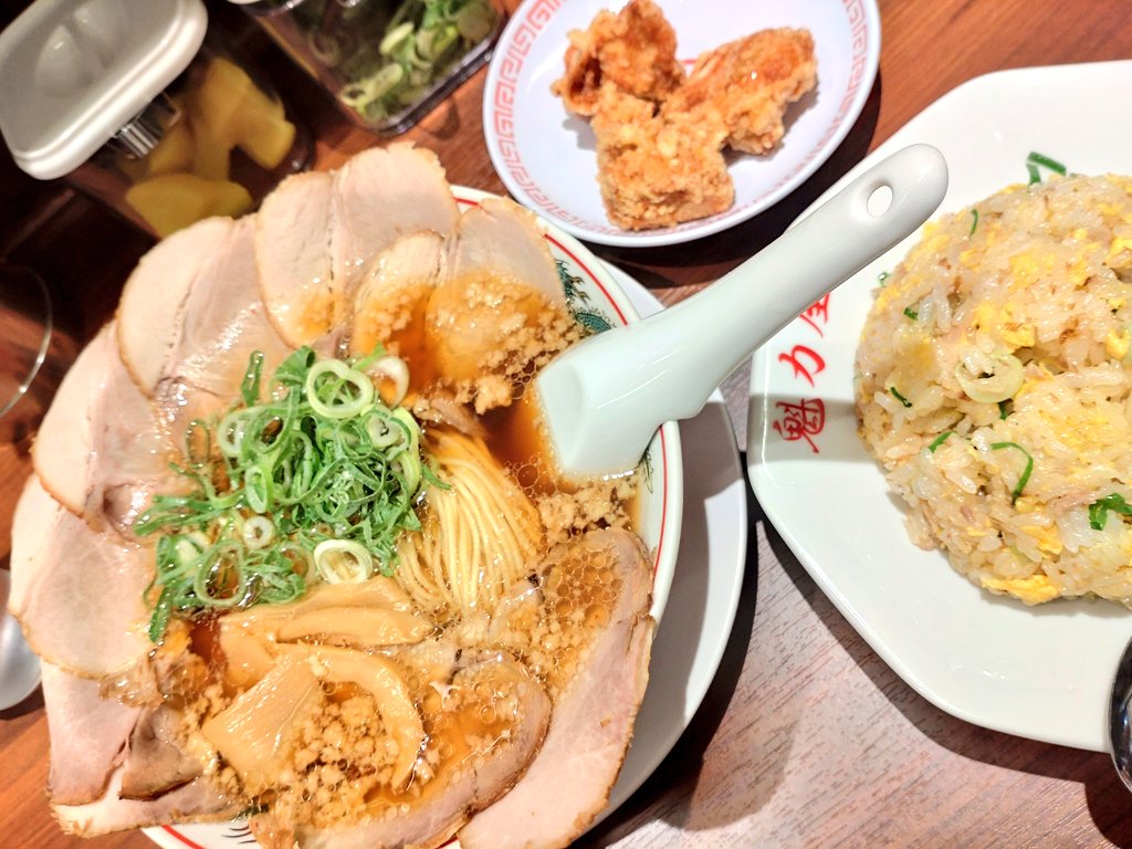 魁力屋はチャーハンがもっと黒系だと、更に頻度が上がるのだが。