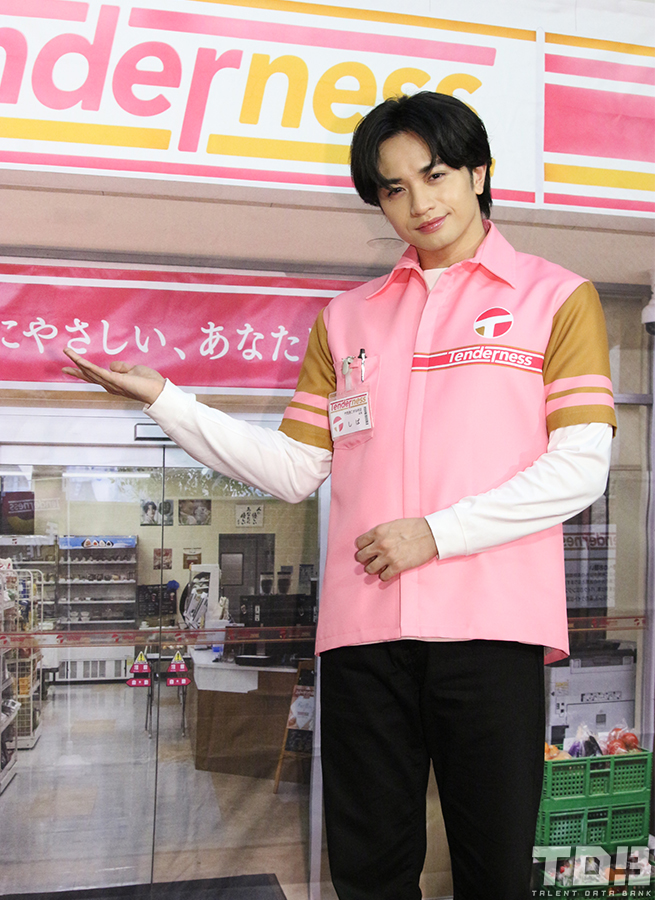 コンビニ兄弟 テンダネス門司港こがね村店』会見＞ 中島健人
