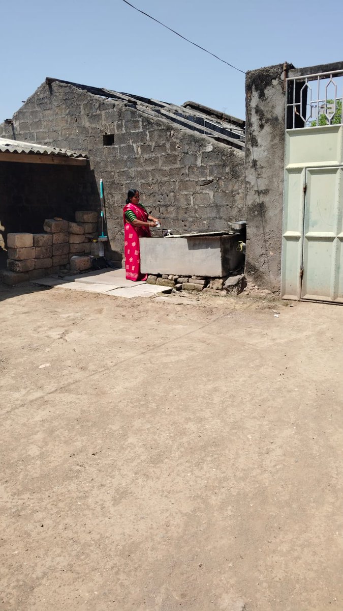 આજ રોજ આયુષમાન આરોગ્ય મંદિર બંટીયા ખાતે #WorldMalariaDay  અંતર્ગત હાઉસ ટુ હાઉસ સર્વે કામગીરી, એન્ટિ લારવલ કામગીરી કરવામાં આવી અને ગામ લોકો ને જાગૃત કરવામાં આવ્યા.. #WorldMalariaDay #HealthForAll #HealthEducation #Durán #HealthAwerness