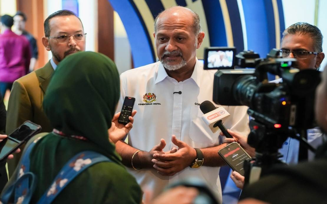 bernamadotcom's tweet image. Perkukuh agensi utama untuk tangani ancaman digital baharu - Gobind 

bernama.com/bm/am/news.php…

#BernamaNews 
#digital 
@GobindSinghDeo