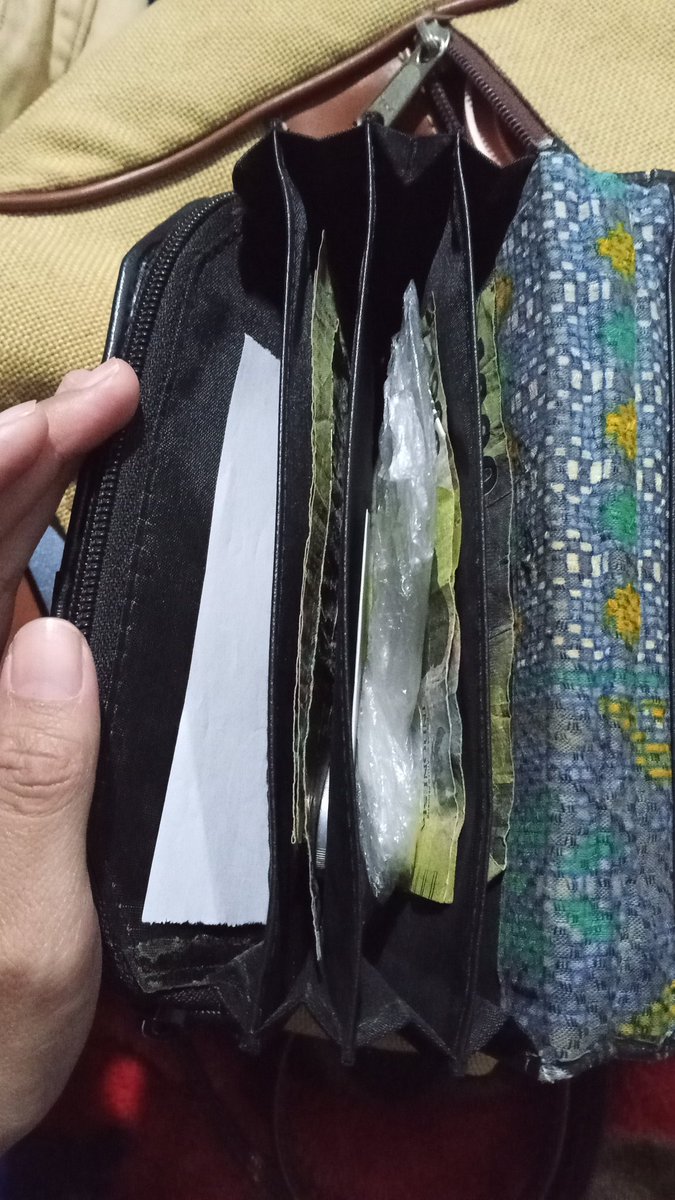 matchasaulus's tweet photo. Bawa duit infak, tabungan, ekstra, dan kebersihan punya sekolah. Tiap ketinggalan di rumah pasti ludeesss. Sumpah ya capek bgt udah berkali2 gantiin padahal bukan aku yg pake. Bahkan aku sama sekali ga pernah nyentuh tuh uang buat diriku sendiri. https://t.co/a1svysVb2g