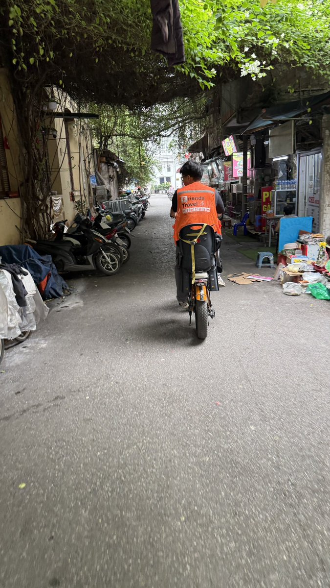 Op de fiets door de oude wijken van #hanoi #vietnam