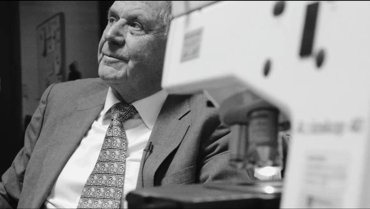 53v3n0fn1n3's tweet image. He was a brilliant teacher.
He was called as a professor to my alma mater the year I was born.
I remember him holding a pathology visiting lecture and my friend dragging me to listen to him in the early 2000s. 

His first Principle: "Learning from the dead FOR the living"
#RIP