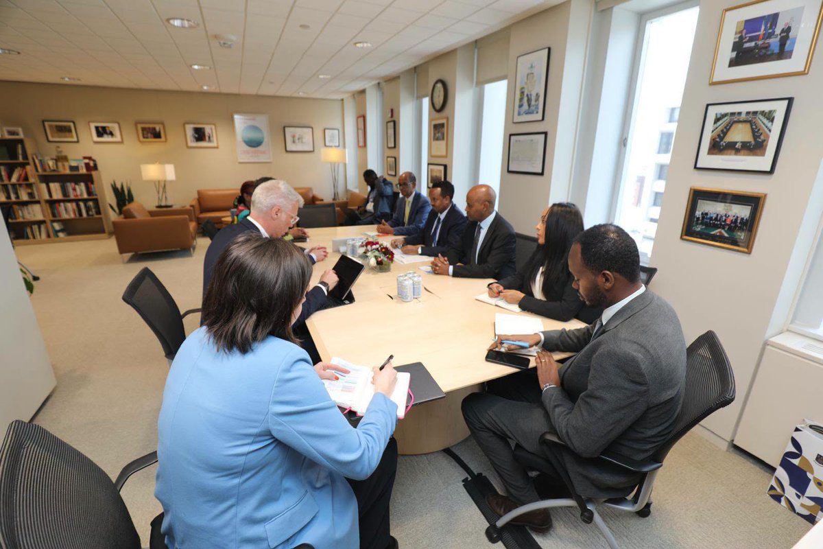 MoF_Ethiopia's tweet image. 🇪🇹 Ethiopian Delegation Meets World Bank Managing Director and Chief Knowledge Officer to Deepen Partnership on Reforms and Knowledge
web.facebook.com/MoFEthiopia/po…

#Ethiopia #WorldBank #IMFMeetings #Partnership #Reform