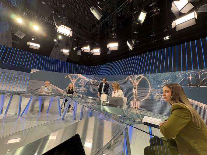 Le robo esta foto a <a href="/burgosusana/">Susana Burgos</a> para ilustrar que ayer, en el "Buenos Días, Madrid" nos fuimos ¡al 11,3%! en la primera hora y pico de tertulia, con toda la gran competencia que hay a esa hora. Enhorabuena a <a href="/raquelalejpina/">RAQUEL PINA</a> <a href="/ricardoaltable/">Ricardo Altable</a> y todo el equipazo de <a href="/InformativosTM/">Telenoticias Telemadrid</a>
