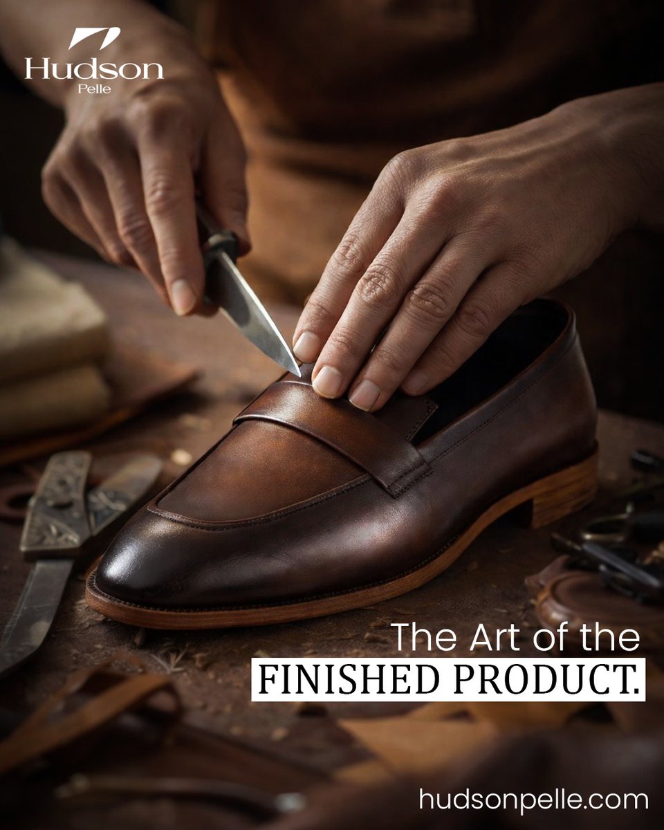 HudsonPelle's tweet image. Where craftsmanship meets character.
Hand-finished leather loafers designed with precision, style and timeless British elegance. Because true quality is in the details. 

#MenswearUK #BritishStyle #HandcraftedShoes #LeatherLoafers #LuxuryFootwear #ClassicMenswear #GentlemanStyle
