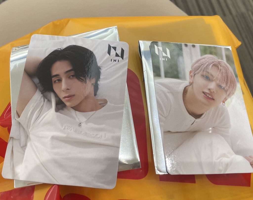 𝒖𝒏𝒊 tweet media