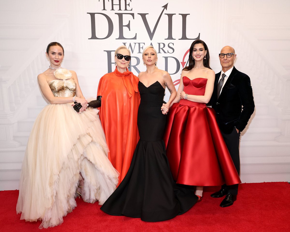 GAGA_JAPAN's tweet photo. ＼＼👠🎬 𝑁𝐸𝑊𝑆 🎬💄／／
#レディー・ガガ
現地時間4月20日、ニューヨークで開催された映画『プラダを着た悪魔2（The Devil Wears Prada 2）』ワールドプレミアに登場✨

ブラックドレス姿でレッドカーペットに登場し、会場の視線を集めました🖤

ガガは本作への参加も報じられているほか、挿入曲「Runway」にも参加しています🎶
2026年5月1日 日米同時公開。

🔗 挿入曲「Runway」試聴はこちら:
https://t.co/5PJTj01Yv3