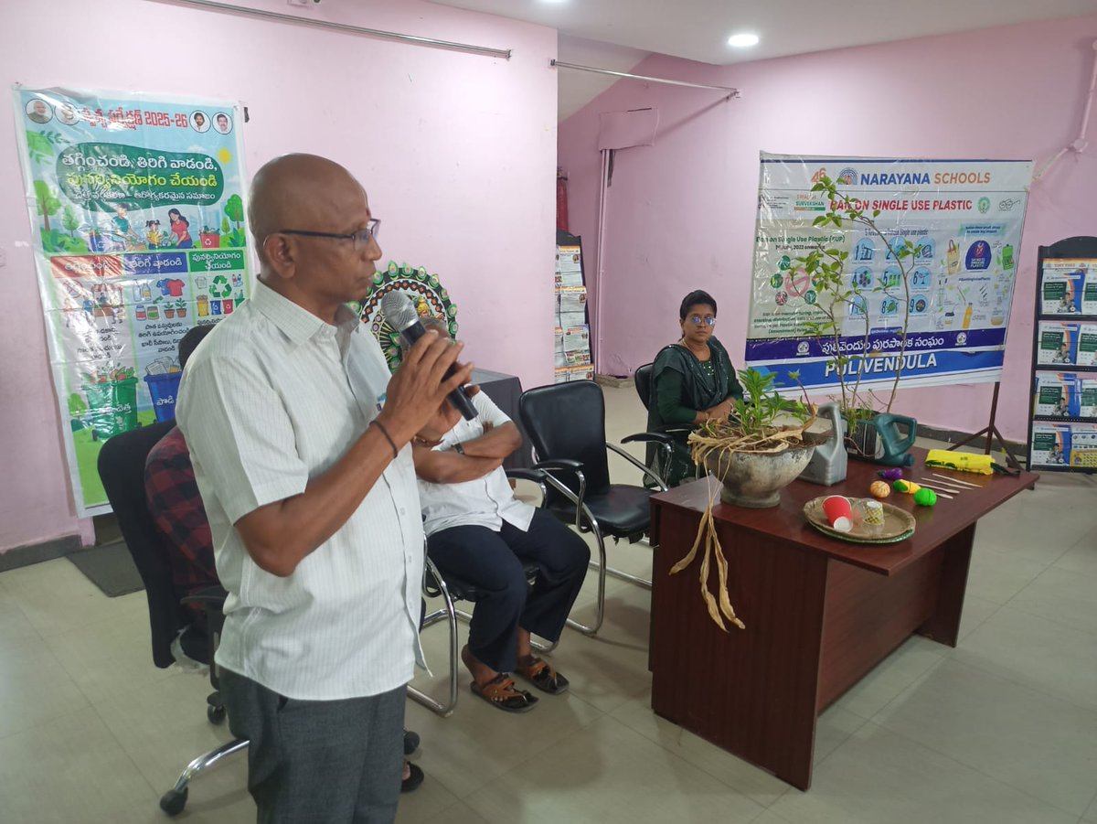 PulivendulaMpl's tweet photo. Towards a #plasticfreePulivendula
Awareness session conducted on #banonsingleuseplastic at Narayana EM School. Commissioner Sri C. Munikumar garu guided students on minimizing plastic use and utilizing RRR Centres.
#banonplastic 
  #swachhbharatmission 
 #swachhaandhraswarnaandra https://t.co/qmLlap5NJb