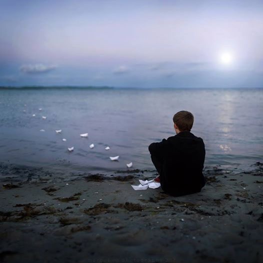 Tal vez sea dejando de esperar
-desnudos de ilusión alguna-
como podamos alcanzar
lo que en vano esperanzamos.