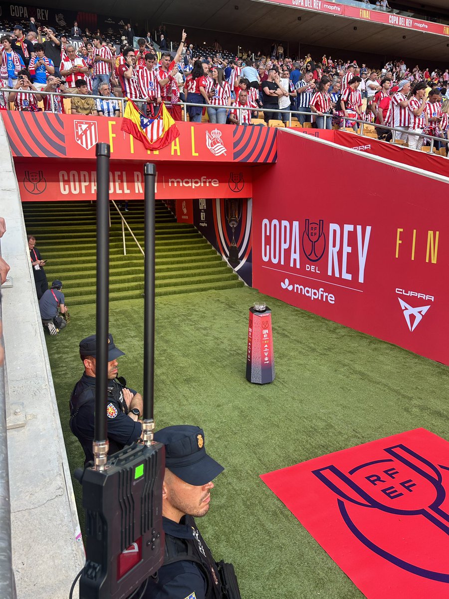 RaluyJavier's tweet image. Inevitablemente, esta final de #CopadelRey la seguí con distintos ojos 👀, con los de aficionado del @Atleti pero muy mucho con los ojos de padre y criminólogo que desde los años 90 lleva con esta batalla de la criminalidad que rodea al fútbol y la #seguridad de estos eventos