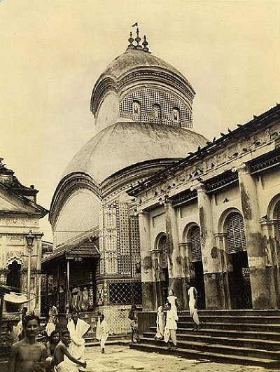 1940s :: Kalighat Temple of Goddess Kali , Calcutta 

(Photo - Clyde Waddell Collection )