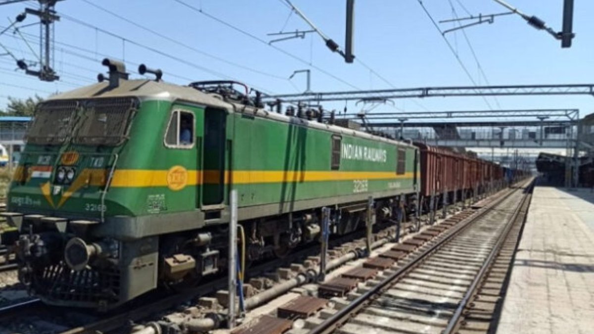 RailAnalysis's tweet image. Odisha strengthens #railinfrastructure with Rs. 90,000 crore investment to drive strategic network #expansion

Read more: railanalysis.in/rail-news/odis…

#IndianRailways #RailModernisation #Station #RailNetwork #BalasoreBerhampur #RailLine #Connectivity #Freight #RailAnalysis