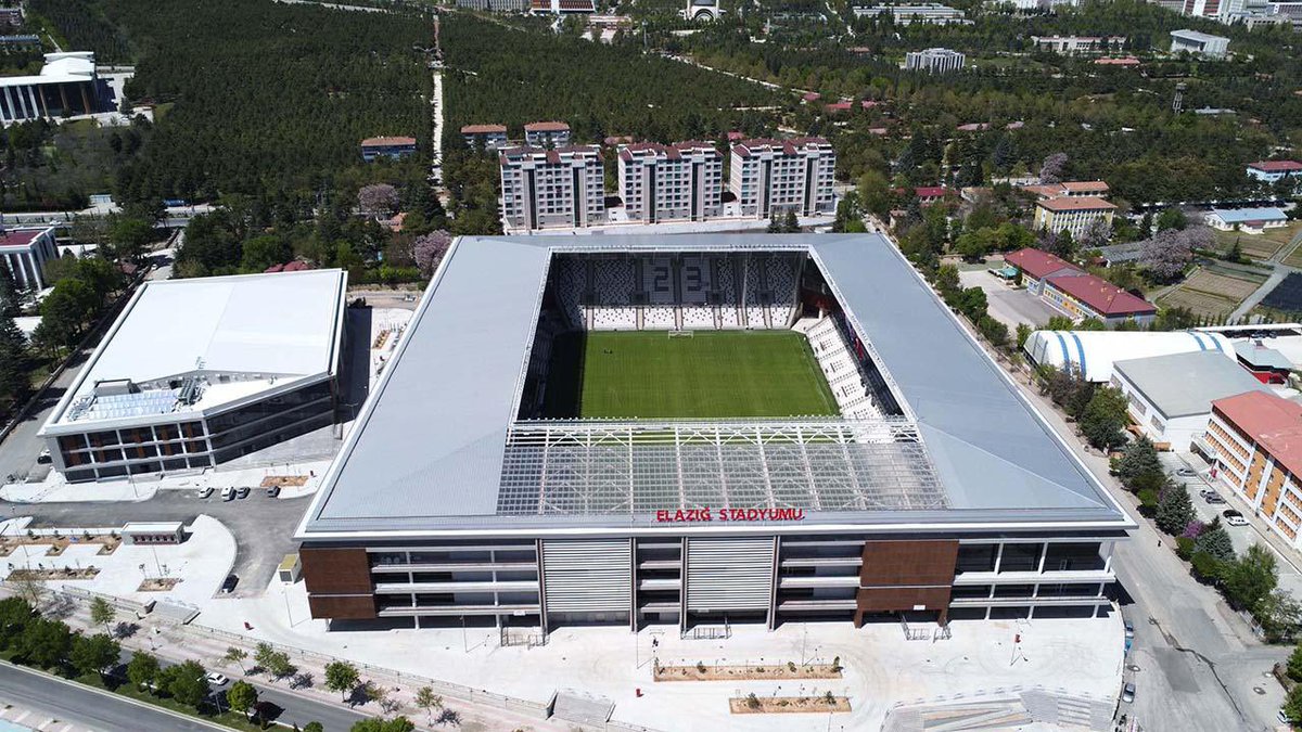 elazigbd's tweet photo. Alt liglerde bir de şöyle bir güzellik var ;

ELAZIĞSPOR

Modern ve tek katlı muazzam bir stadyum.

Buna eşlik eden onbinlerce Gakkoş.

Süper Lig’e renk katacak en özel değerlerden biri. https://t.co/Kr4wLxgkiC