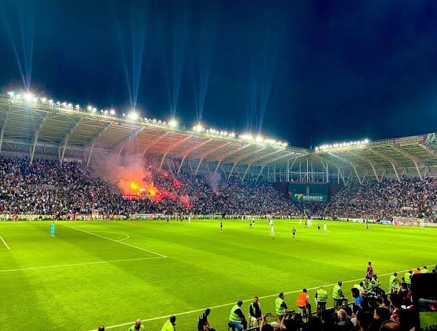 elazigbd's tweet photo. Alt liglerde bir de şöyle bir güzellik var ;

ELAZIĞSPOR

Modern ve tek katlı muazzam bir stadyum.

Buna eşlik eden onbinlerce Gakkoş.

Süper Lig’e renk katacak en özel değerlerden biri. https://t.co/Kr4wLxgkiC