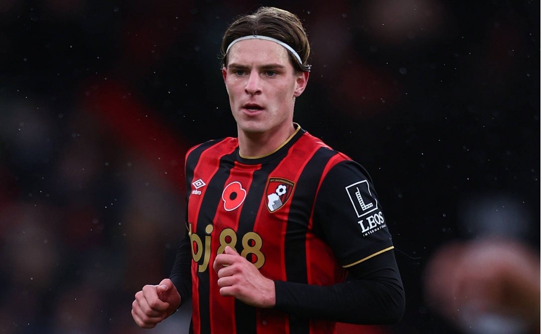 mufcytp's tweet image. 🏴󠁧󠁢󠁥󠁮󠁧󠁿 NEW | Bournemouth midfielder Alex Scott is attracting attention from top PL clubs, including Manchester United.

Sources close to the club suggest that offers in the region of £50m could open serious discussions, with the total potentially rising to £60–65m if multiple clubs