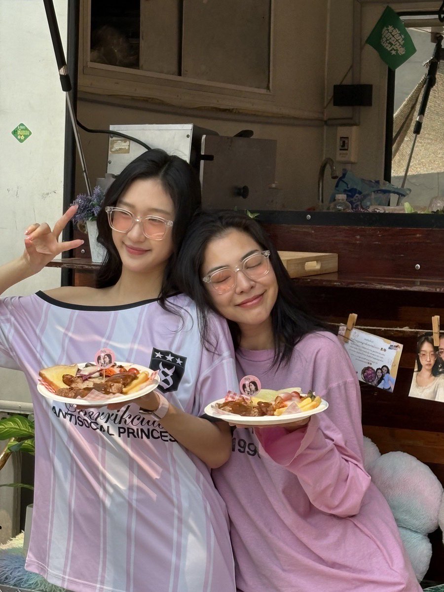 MALIPEACHTH's tweet image. ร้านส่งรูปมาให้ฉันงงมากตาคนนั้นโลกเอียงไปไหนส่วนลูกต้วมเสื้อไหล่ตกใช่ไหมคะลูกเสต๊กหวานมากค่าาาาา

#FayeAtom
#FayePeraya #AtomPariya
#BrokenOfLoveหัวใจช้ำรัก 
#Foodtruckรถกับข้าวเฮียฝ้ายคุณหนูอะต้วม