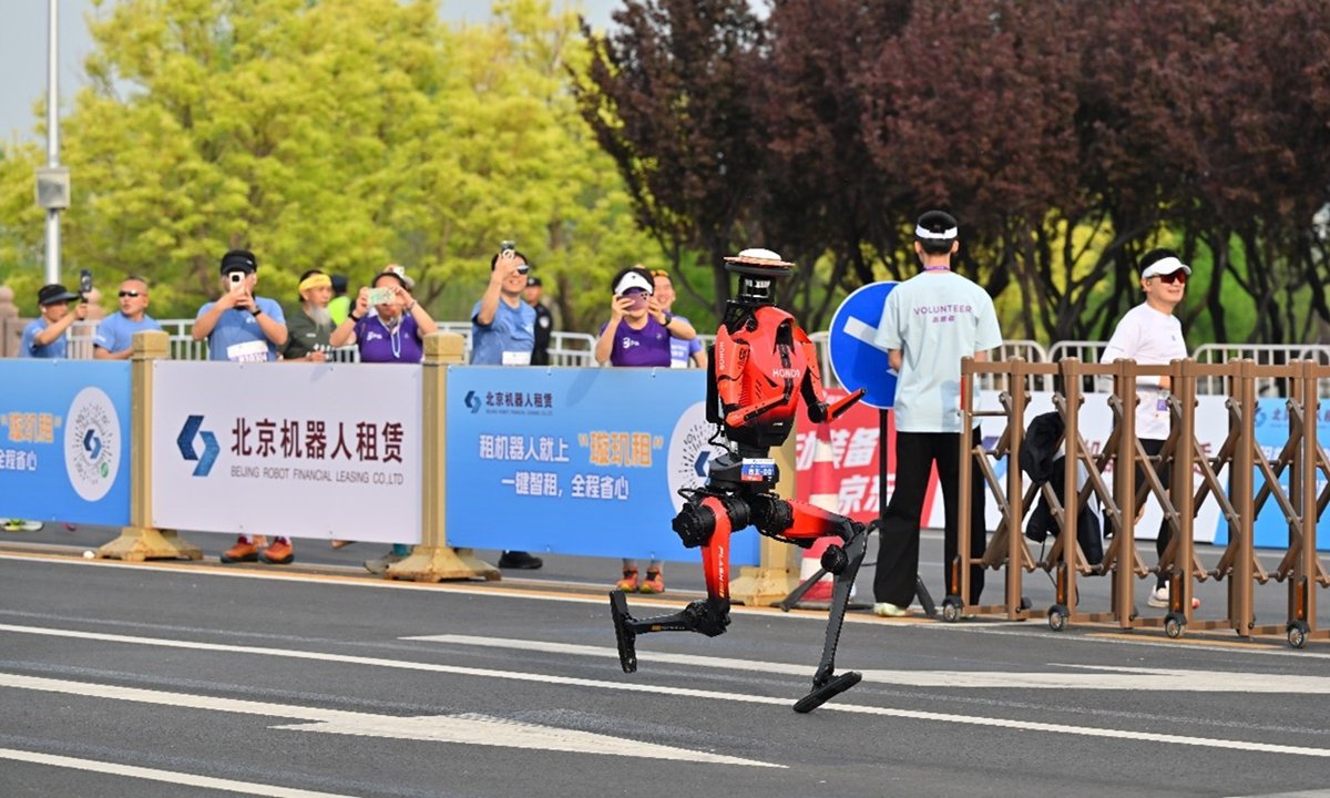 globaltimesnews's tweet image. The second #WorldHumanoidRobotGames will be held in #Beijing from August 22 to 26, with the competition extended to five days, organizers announced at a press conference. The Games will feature two main categories and 32 events, divided into competitive and scenario-based