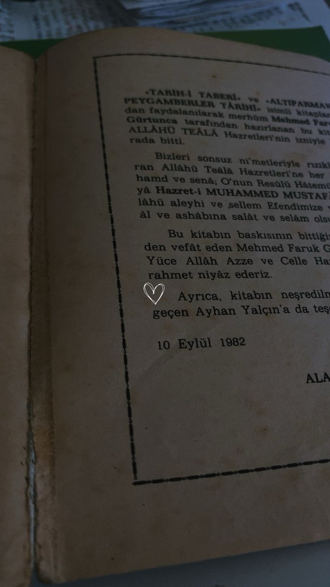 esmgull_'s tweet photo. köhne sahifelerin müptelasıyım..
kimler okudu ah kim bilir 
yaprak aralarına kaç gece sığdı. https://t.co/4Ms5lDo488
