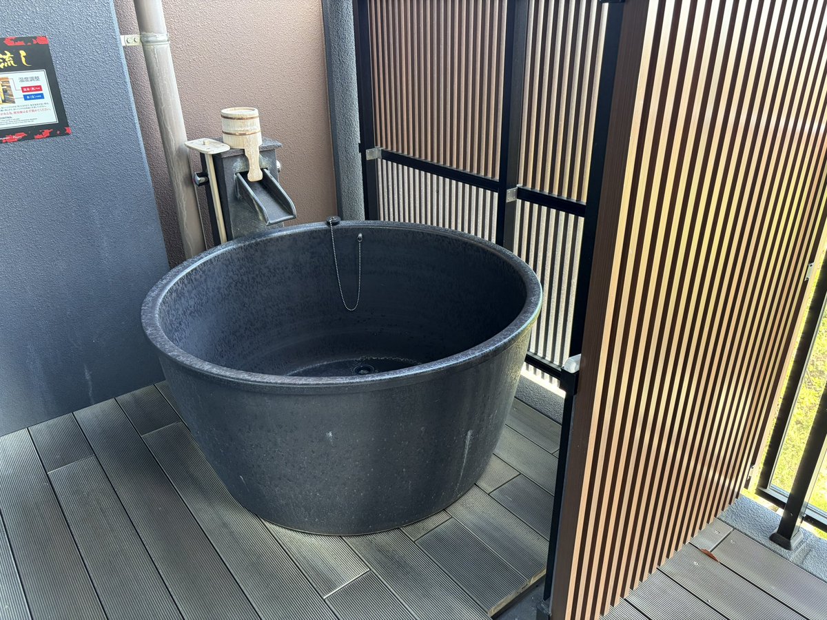 ShinonomeAA's tweet photo. オーシャンビューで部屋に露天風呂付きでええ感じ https://t.co/7eI5iplWKY