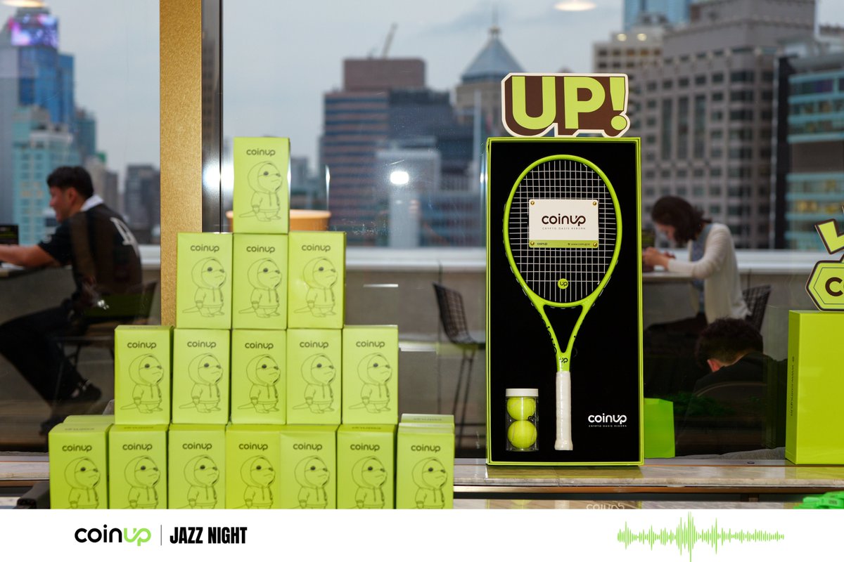 🎷 CoinUp Jazz Night｜Recap #3

🎾 Our custom tennis merch set finally made its debut!

🤣 Guests had a great time posing and giving them a few swings, making it one of the key highlights of the night.

🌙 Sometimes, it's the simple joys that make the smallest moments memorable.