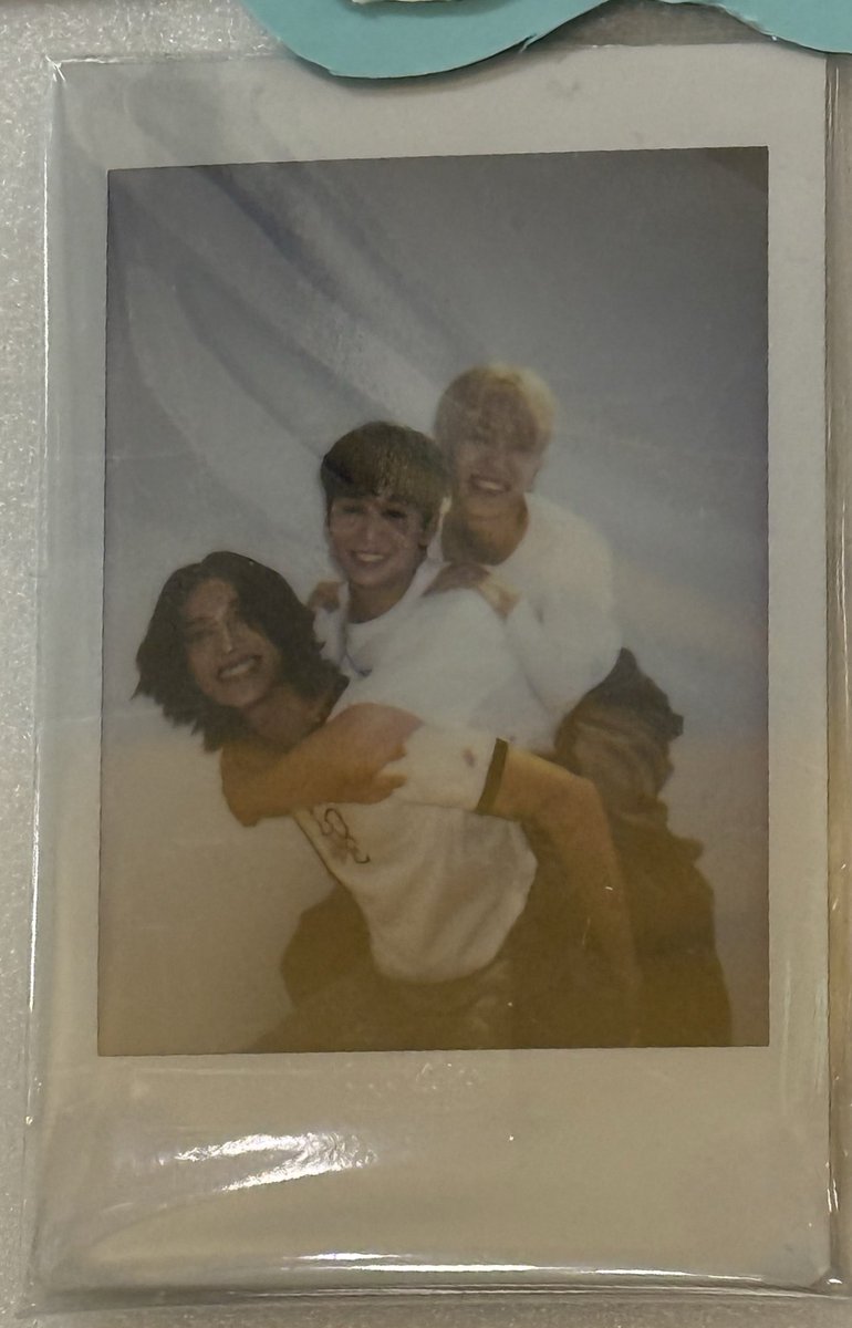 あおき tweet media