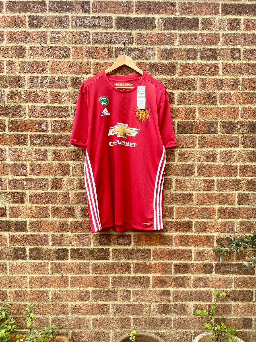 CCShirtsUK's tweet image. Manchester United 2016/2017 Home Football Shirt - *BNWT* - XL - £37.99

As worn when Jose Mourinho took over the reins at #OldTrafford and won a League Cup and #UEFAEuropaLeague double

ebay.us/m/lNxLuL

#ManchesterUnited #MUFC #RedDevils #United #Manchester #PremierLeague