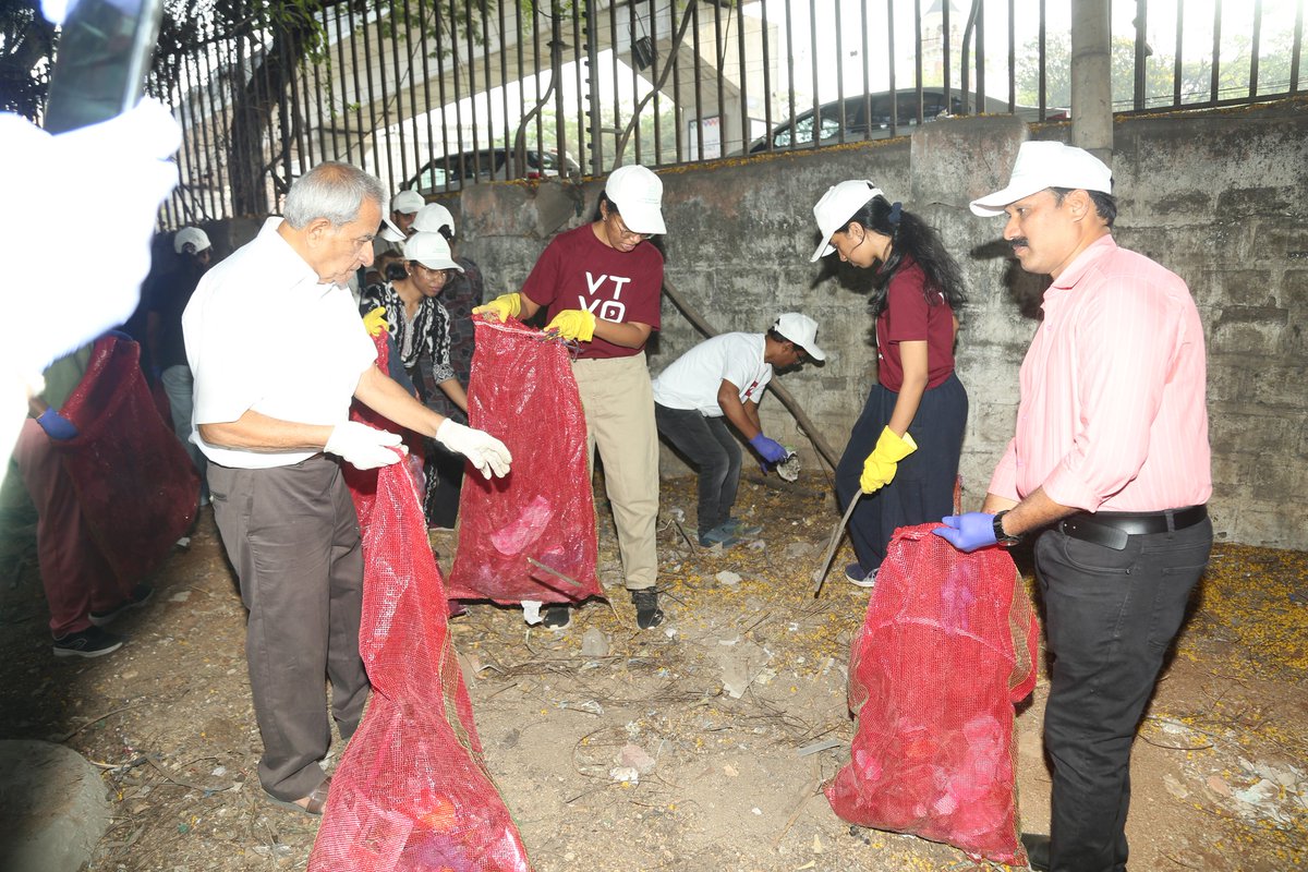 dhtindia's tweet photo. Commemorating #WorldHeritageDay with action! 🏛️🧹

The Dept. of Heritage Telangana organized a Heritage Walk &amp; Clean-up Drive at the State Museum, Public Gardens. Graced by  Smt. Vani Prasad Garu, IAS. Part of the 'Praja Palana Pragathi Pranalika' initiative.

#HeritageTelangana https://t.co/hYkEPdNbMF