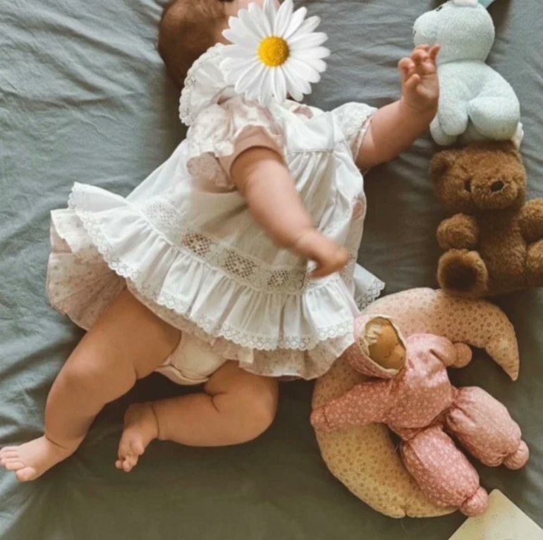 Turkish series & movies in Greek tweet media