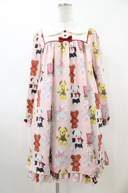 Emily Temple cute / Dear Strawberryノースリーブワンピース ￥26.400(税込)
Emily Temple cute / Fluffy Bears Aラインワンピース　￥24.200(税込)
入荷しました❤