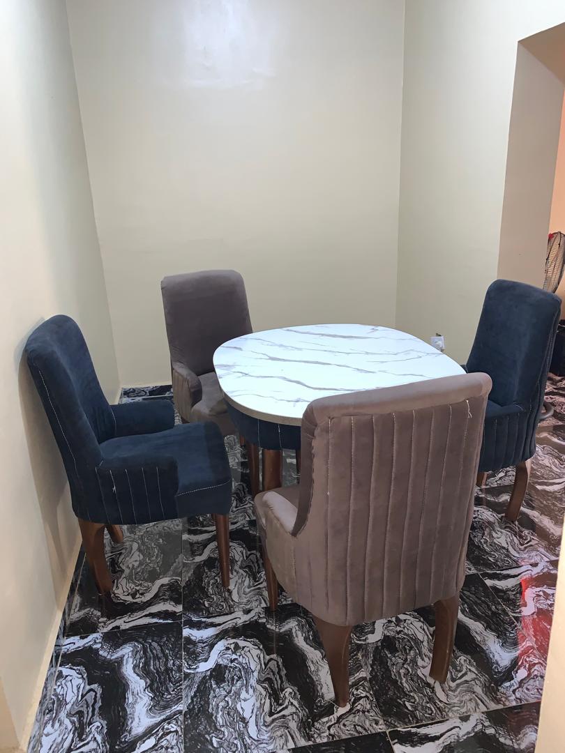yardsaleplug's tweet image. A dinning table with 4 chairs available for sale

Perfect condition 

Price: N280,000 (slight discount available)

Location: Jos

Contact: 08072472687

#yardsale #Declutter #JosNigeria