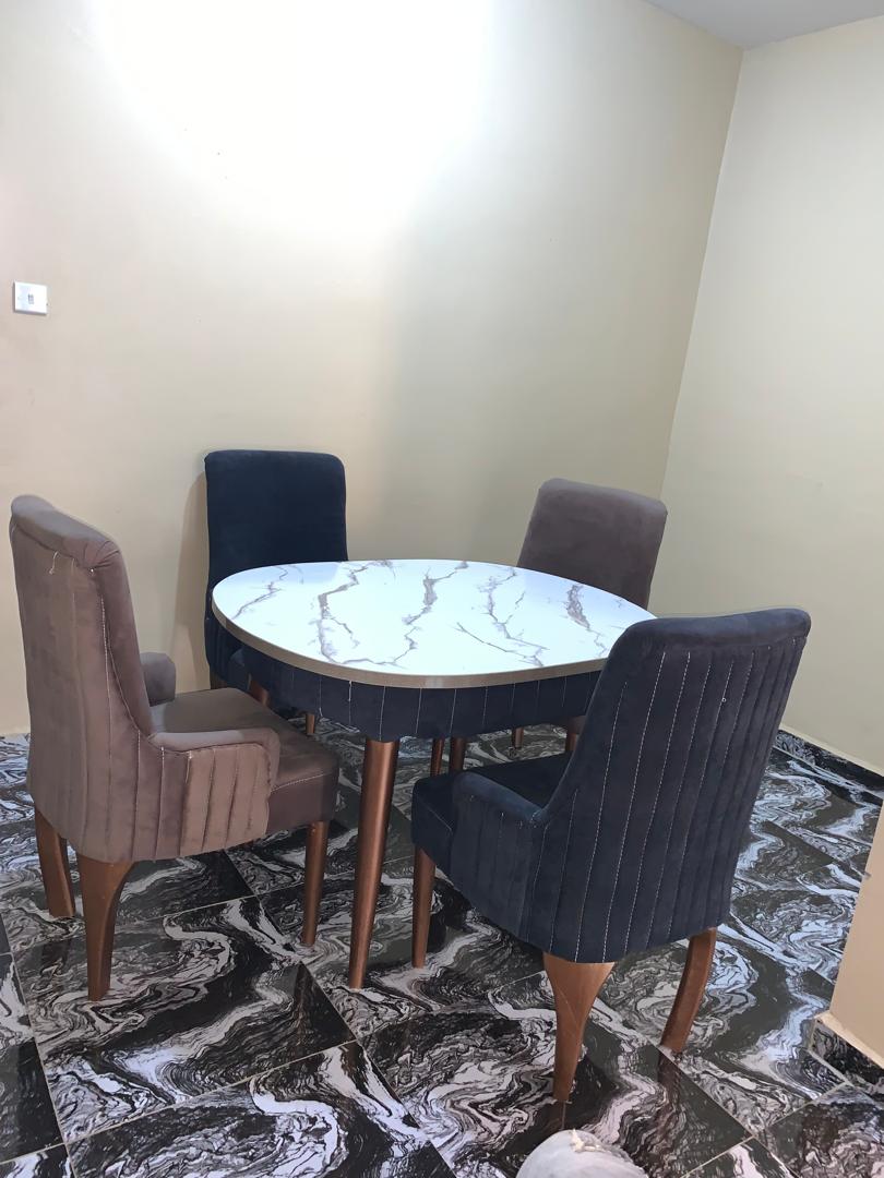 yardsaleplug's tweet image. A dinning table with 4 chairs available for sale

Perfect condition 

Price: N280,000 (slight discount available)

Location: Jos

Contact: 08072472687

#yardsale #Declutter #JosNigeria